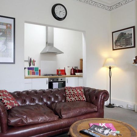 Modern And Colourful Flat By The Castle Apartment Edinburgh Exterior photo