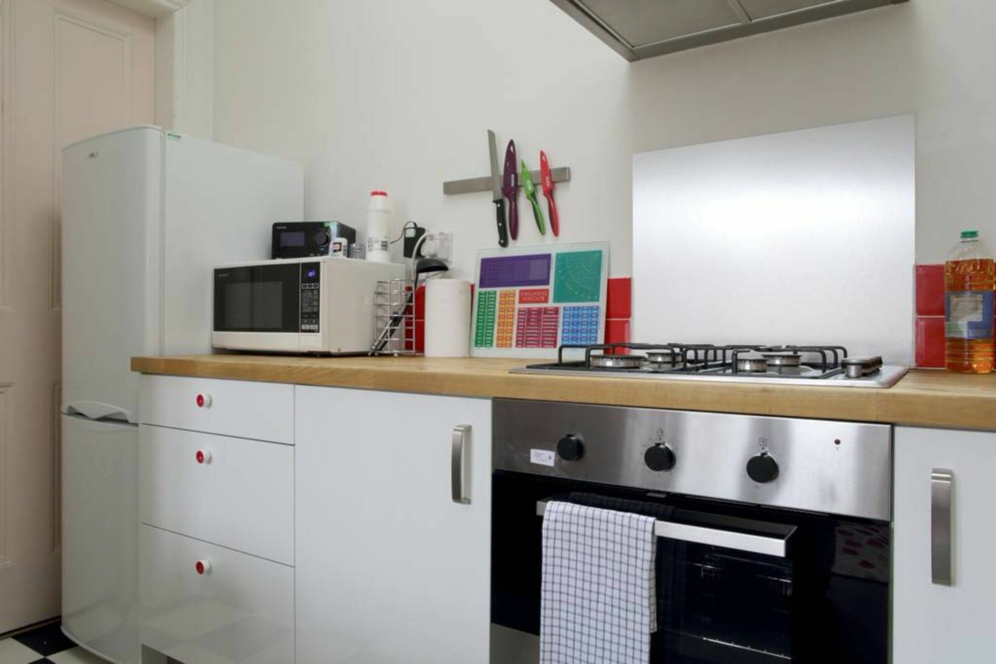 Modern And Colourful Flat By The Castle Apartment Edinburgh Exterior photo